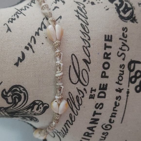 Shell Necklace - Picture 3 of 3